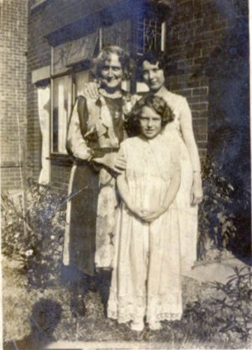 Photo relating to either the Braithwaite or Hobson family of Blackpool. I don't know their identities.