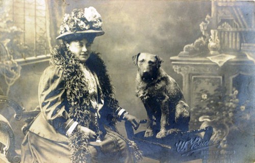 Photo relating to either the Braithwaite or Hobson family of Blackpool. I don't know their identities.
