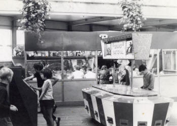 Photo of the the amusement arcade, St.Annes Pier c1972. The Bingo is in the background.