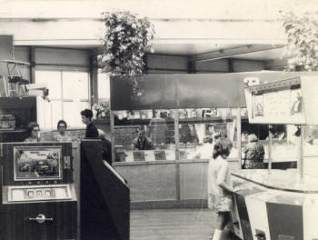 Photo of the the amusement arcade, St.Annes Pier c1972. The Bingo is in the background.