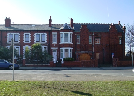 Raikes Parade in 2010. Alderlea, 8-10, Raikes Parade (right) with Glen May Villa and Eaglehurst to the left. Probably on account of his reduced income, Barlow had Glen May Villa built in the grounds of Alderlea in 1895. He moved into this much smaller house and sold Alderlea to a local doctor, Robert H W Dunderdale.
