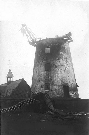 Lytham Windmill on 2nd January, 1919, the morning after the fire. Lytham Windmill on 2nd January, 1919, the morning after the fire.