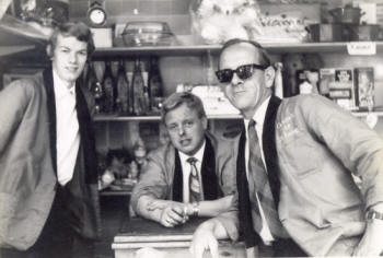 Photo of the the amusement arcade, St.Annes Pier c1972. The Bingo with Cyril in the centre.