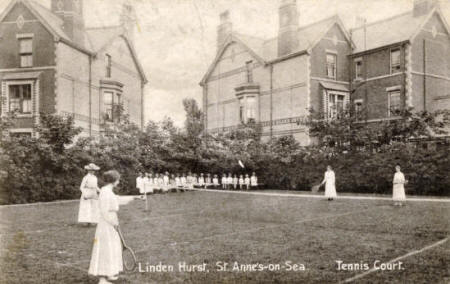 These original tennis courts survived for a while. They were sandwiched between the new Porritt-houses in St.George's Square (pictured) and those in Clifton Drive North. 